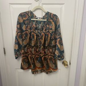 Green gold 3/4 satinish patterned top.